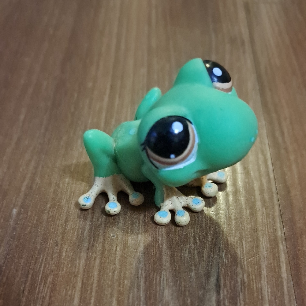 Littlest Pet Shop #1020 Green Frog. Missing A Toe